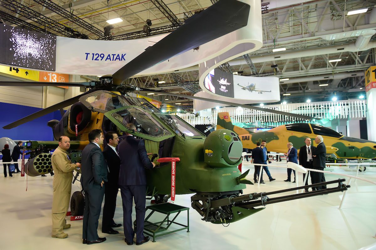 People look at a Turkish attack helicopter “T129 Atak” on 9 May 2017 during the opening day of the 13th International Defence Industry Fair (IDEF) in Istanbul, Türkiye. (AFP Photo)