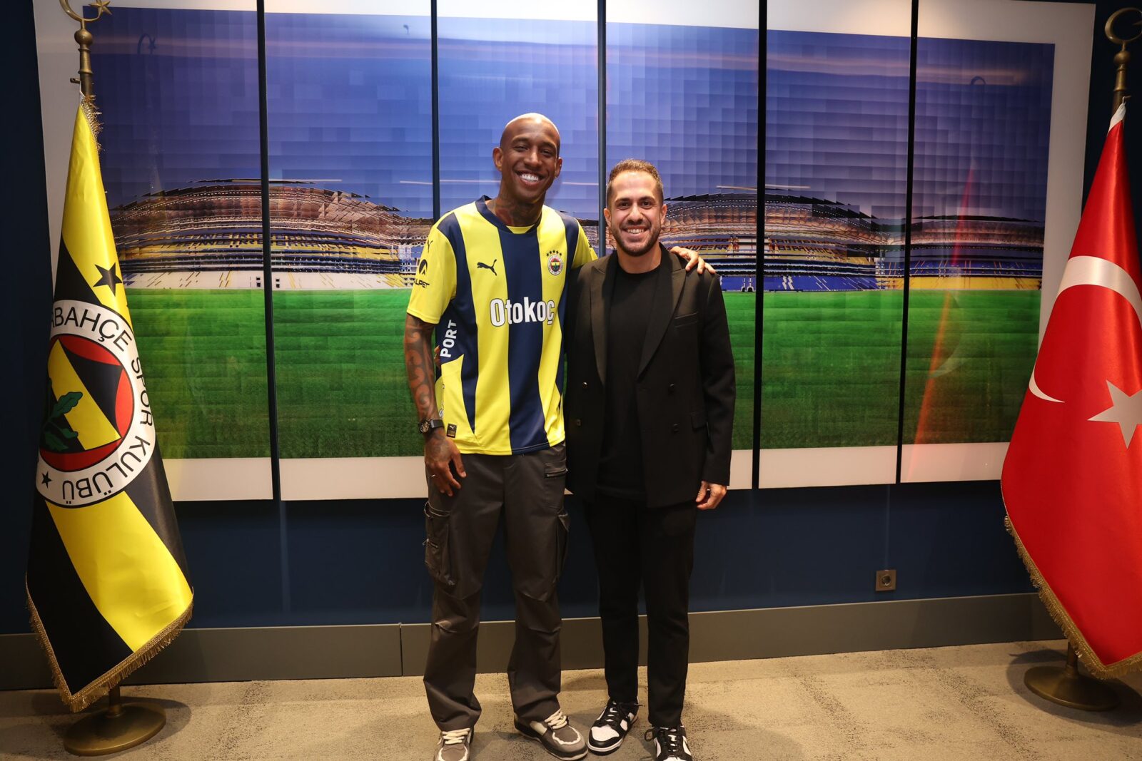 Fenerbahce’s new signing, Brazilian star Anderson Talisca (L), poses with his Türkiye agent, Deniz Saritac (R), in Istanbul, Türkiye, on Jan. 28, 2025. (Photo via X/@mdenizsaritac)