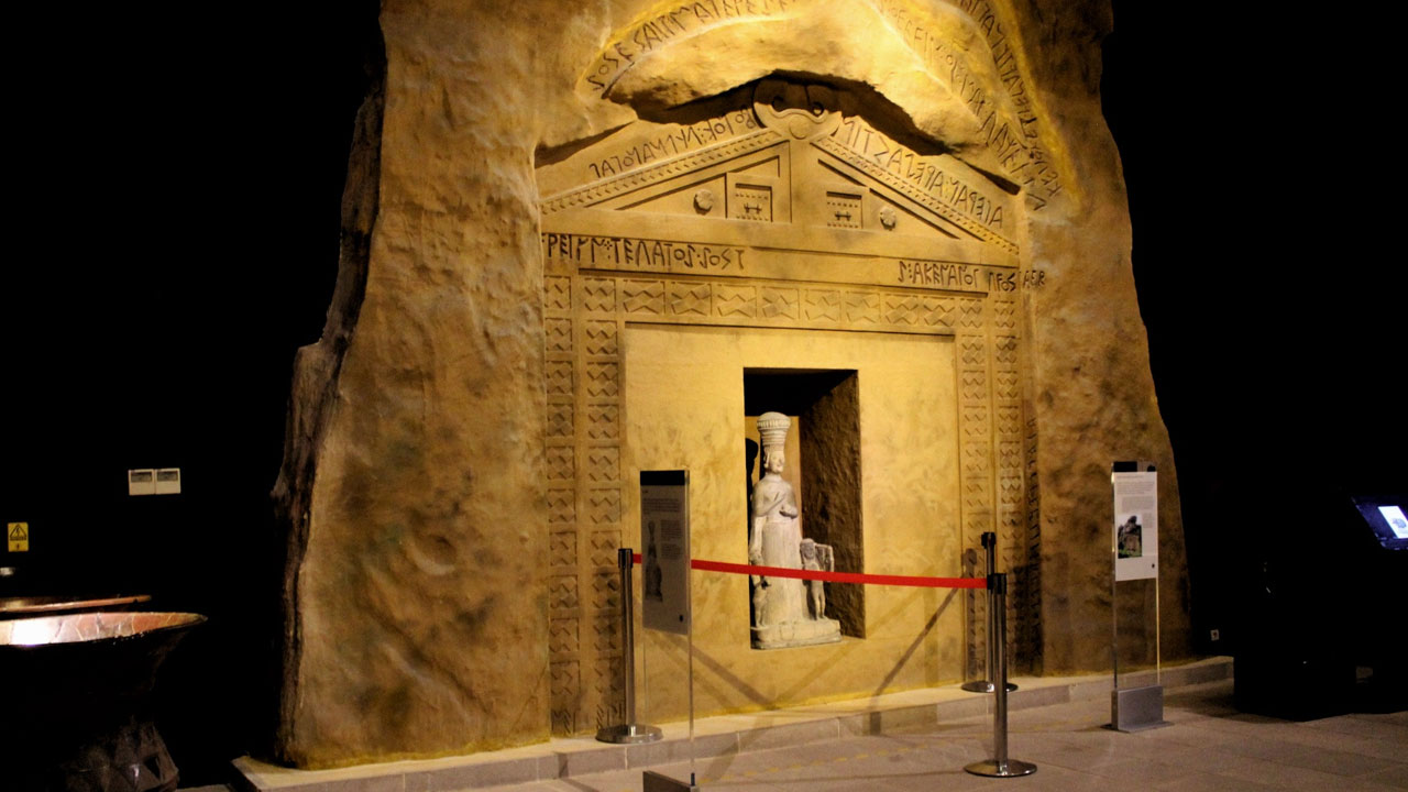The Kybele Temple exhibit in the Museum of Anatolian Civilizations of Ankara features detailed carvings and inscriptions representing the Anatolian mother goddess, Türkiye. (Photo by muse.gov.tr)