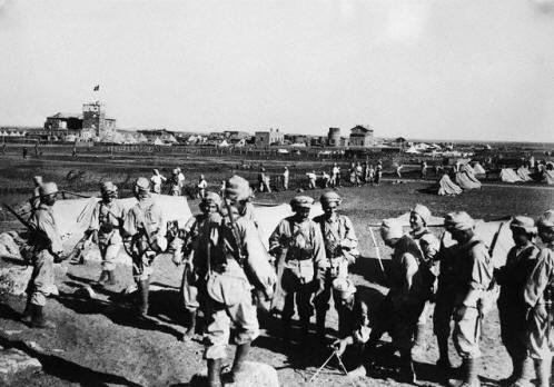 Syrian soldiers at the Battle of Maysalun, captured on July 24, 1920 by a Syrian soldier who was later killed in 1926 during a riot against the French occupiers in Damascus. (Photo via Wikimedia)