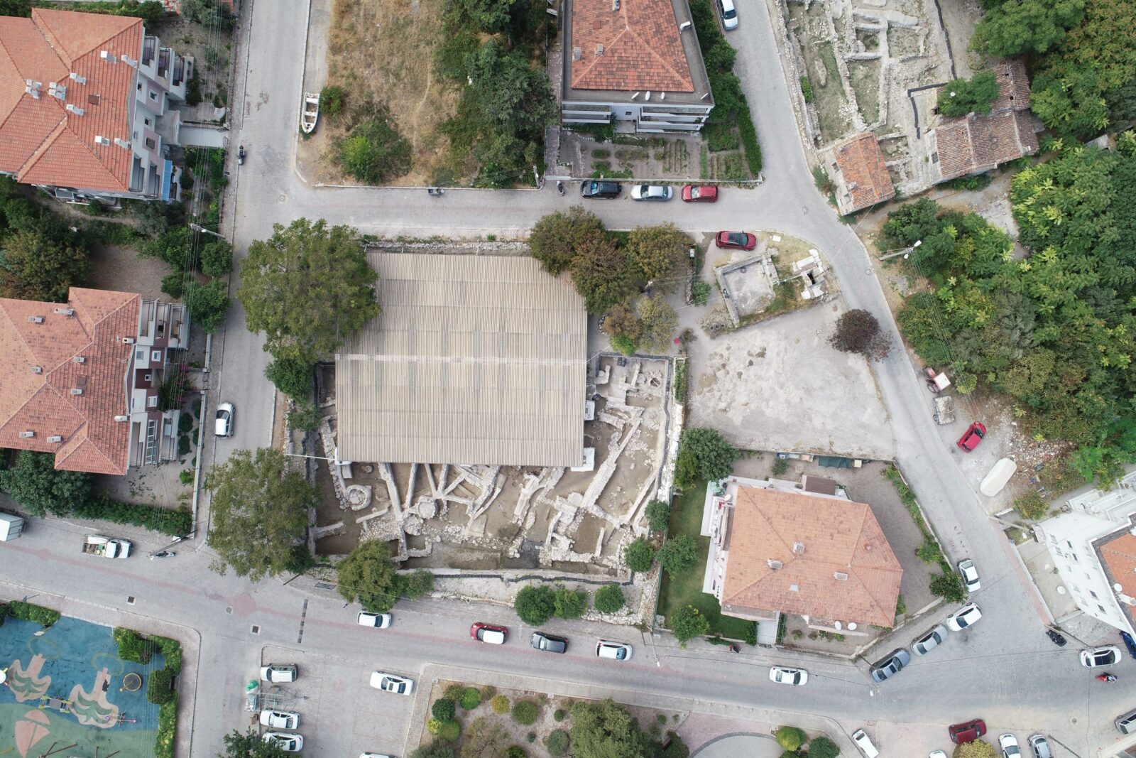 A aerial photo of the Cesme-Baglararasi excavation site shows damaged areas and sediment sample locations, revealing evidence of the Santorini tsunami in Türkiye. (Photo via PNAS)