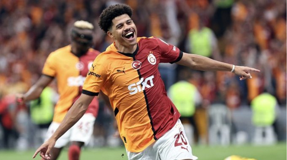 Galatasaray's Brazilian midfielder Gabriel Sara celebrates after scoring a goal. (AA Photo)