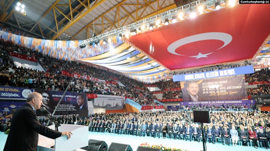 President Erdoğan targeted Istanbul Mayor Ekrem İmamoğlu in his speech at the AK Party’s İzmir Provincial Congress. (Photo: Presidency of the Republic of Türkiye)