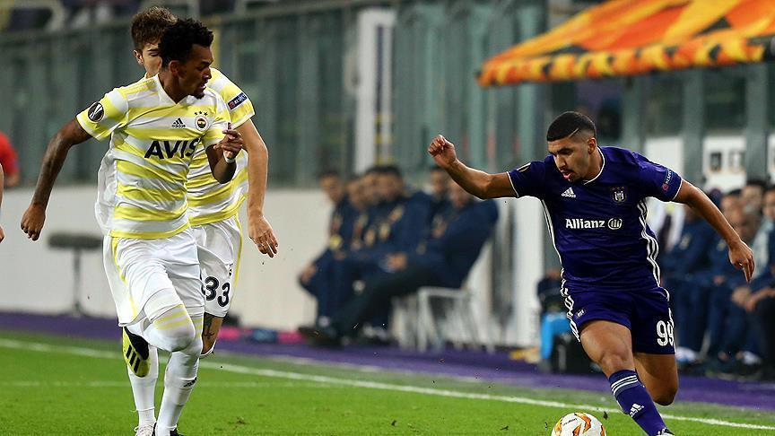 Fenerbahce and Anderlecht players in action (AA Photo)