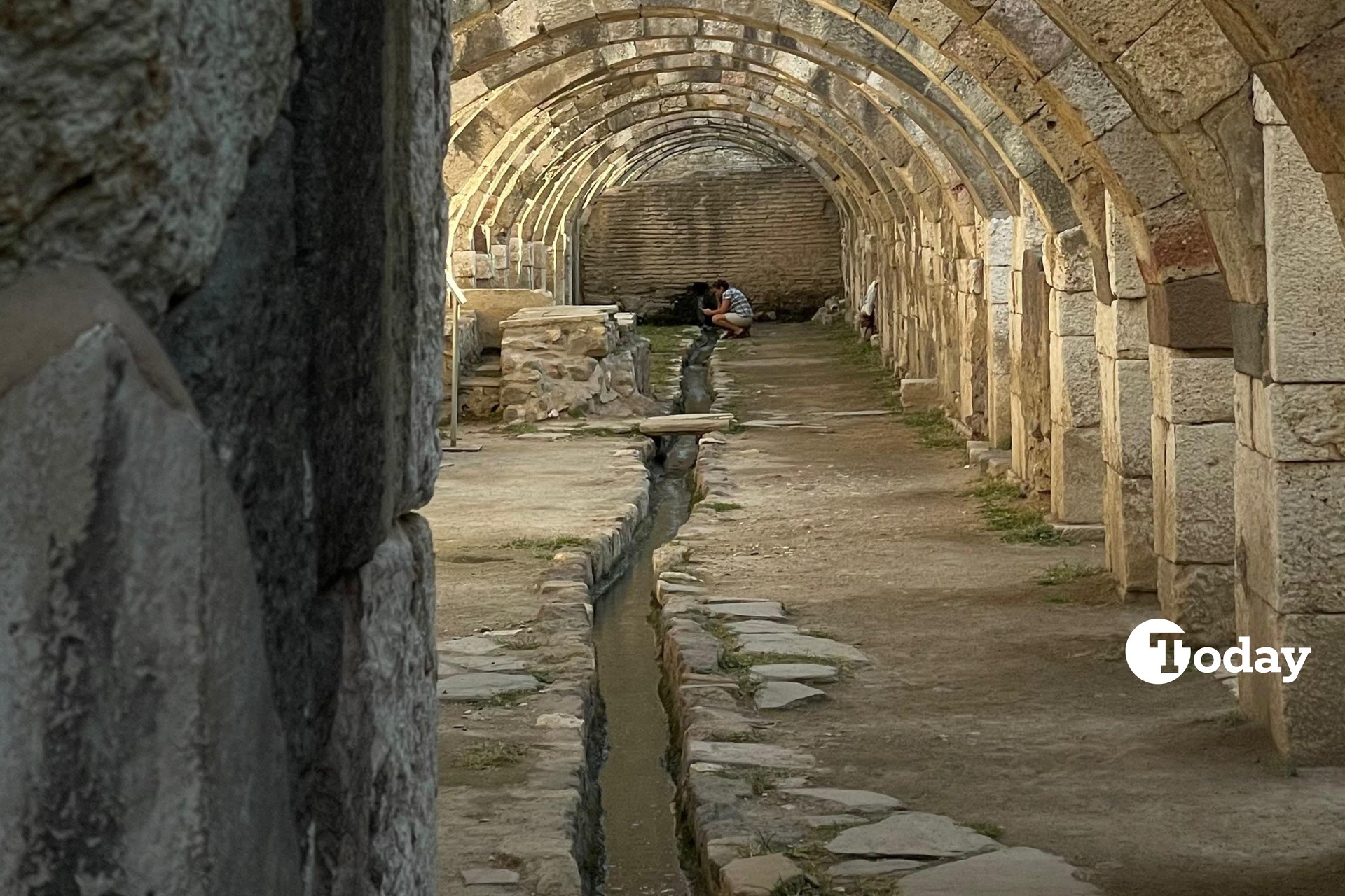 2,000-year-old water channels in Türkiye’s ancient Smyrna still flowing