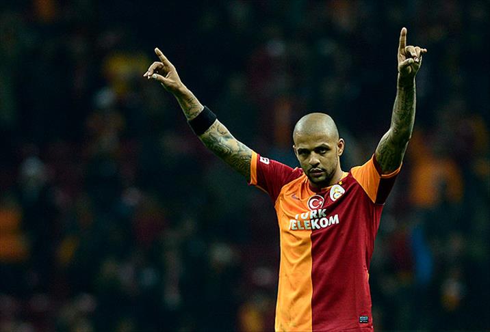 Galatasaray legend Felipe Melo celebrates in front of the fans, raising his arms in triumph. (AA Photo)