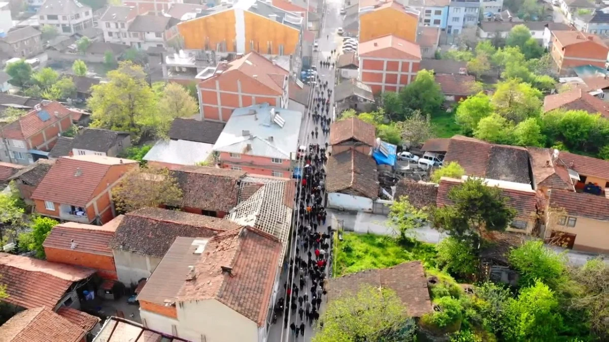 Tradition of collective Eid greetings in Bursa: A line stretching over 1km long