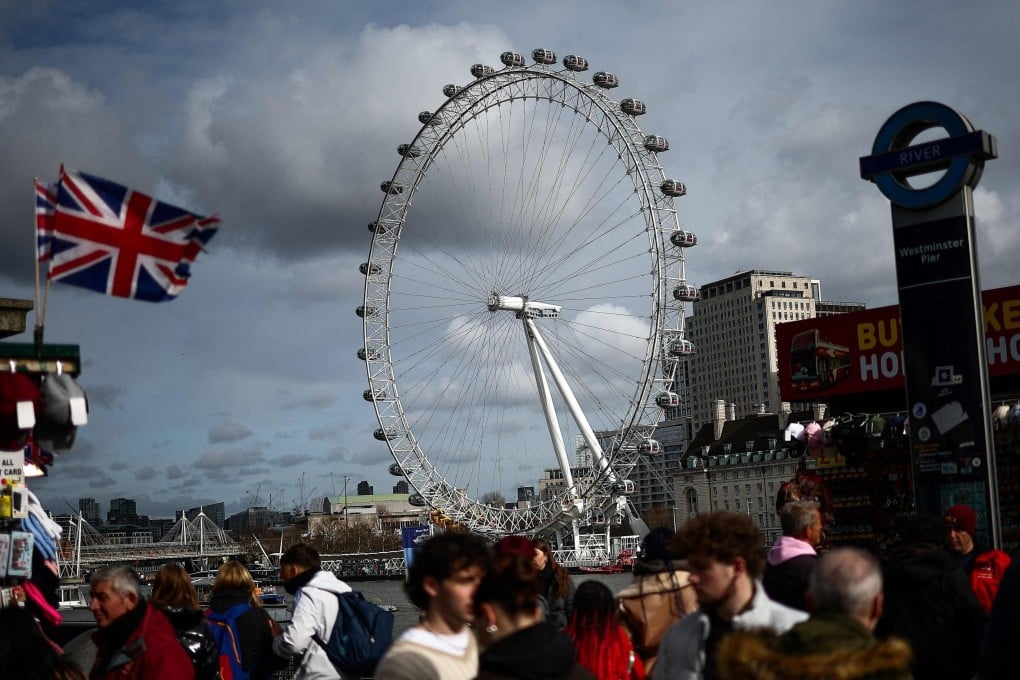 The London Eye, also known as the Millennium Wheel, is the world’s tallest cantilevered observation wheel and one of the world’s tallest Ferris wheels on 2025 (AFP Photo) 