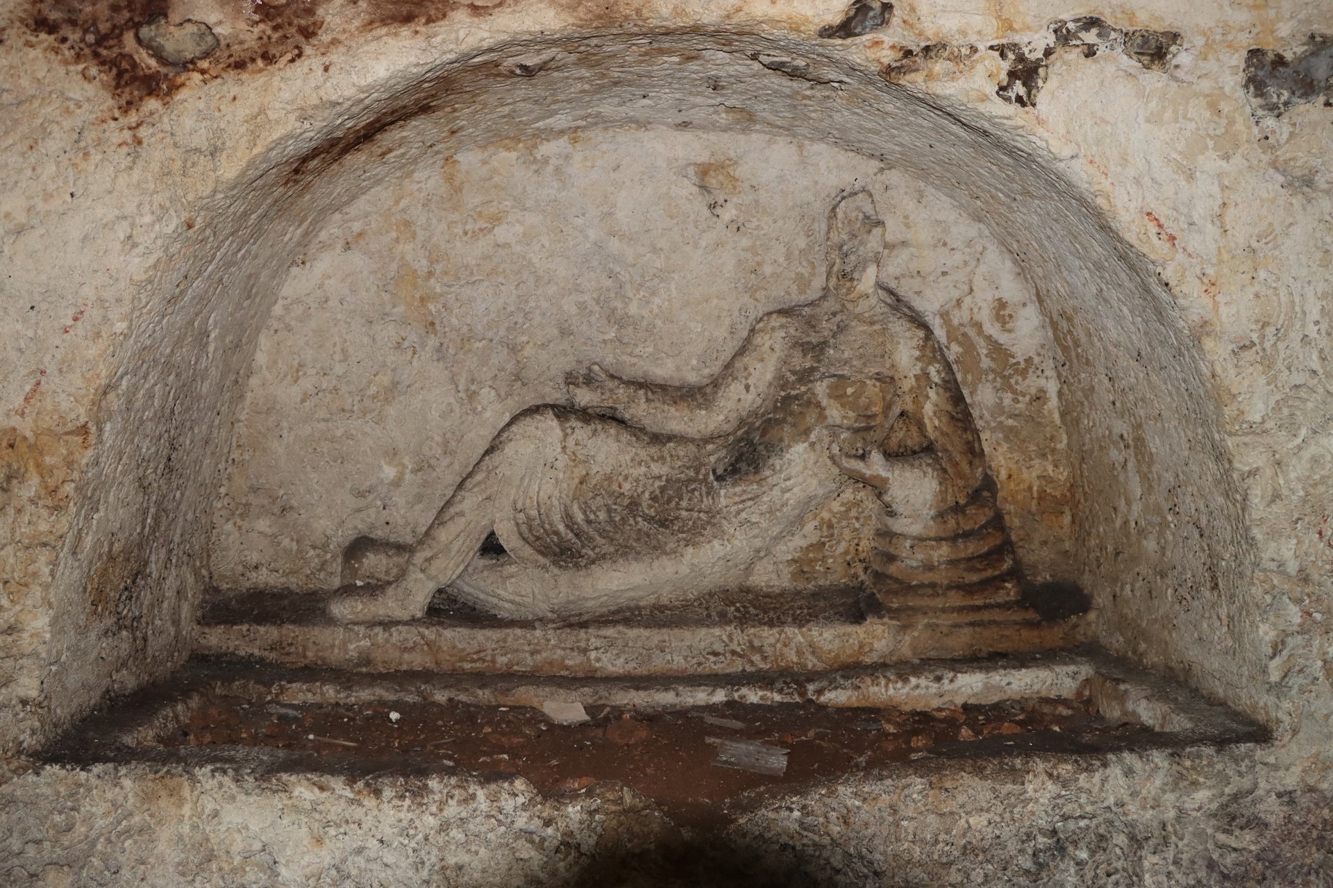 Rock tomb discovered in courtyard of house in Türkiye’s Sanliurfa