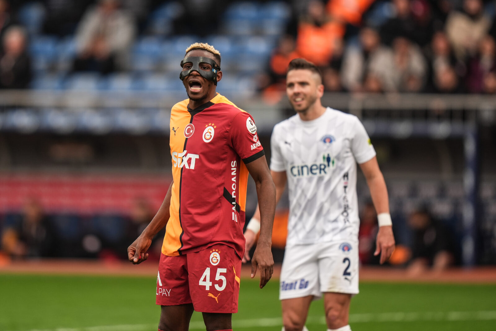Galatasaray loses ground in title race with 3-3 draw against Kasimpasa