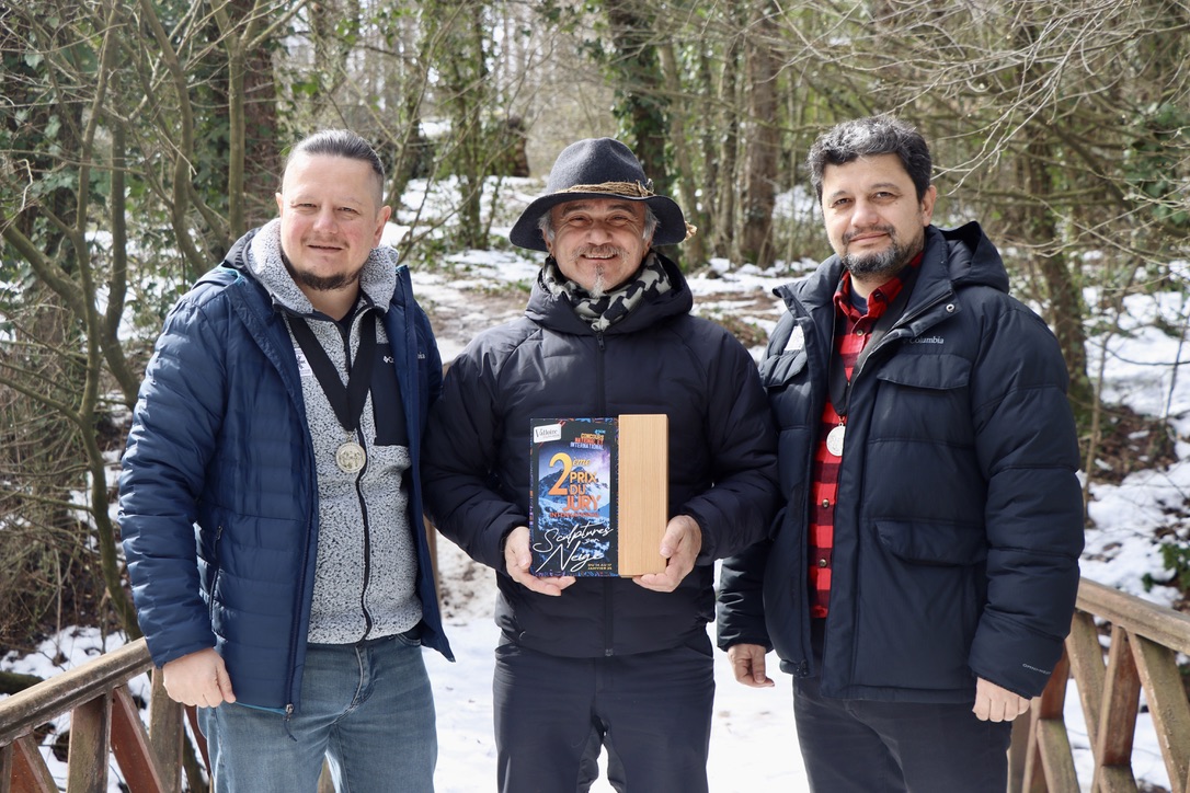 A team of academics from Kocaeli University and Mimar Sinan Fine Arts University won second place with their global warming-themed artwork at the 42nd Valloire International Snow Sculpture Competition held in France. (AA Photo)