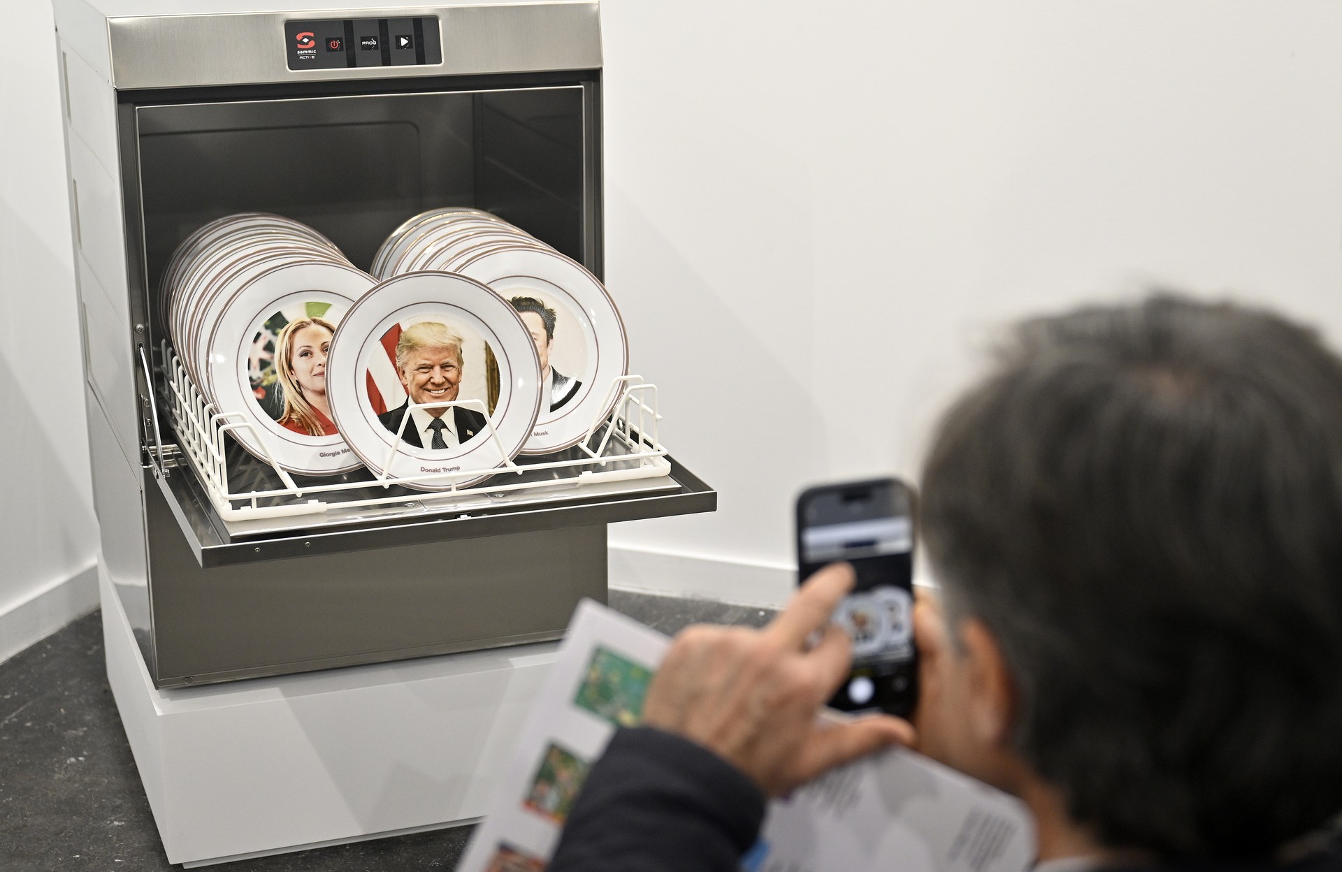 Madrid’s ARCO Art Fair exhibits photos of far-right leaders in dishwasher