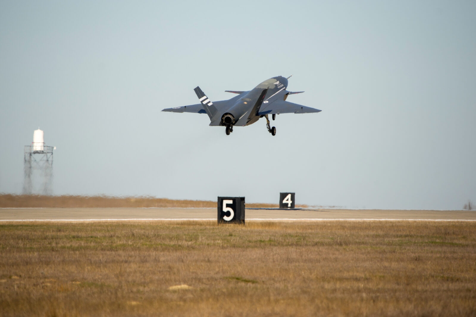 Bayraktar Kizilelma, Türkiye’s first-ever unmanned fighter jet, developed entirely with Baykar’s resources, completes the aerodynamic system identification test after taking off from Akinci Flight Training and Test Center in Tekirdag, Türkiye on March 6, 2025 (Photo via Baykar)