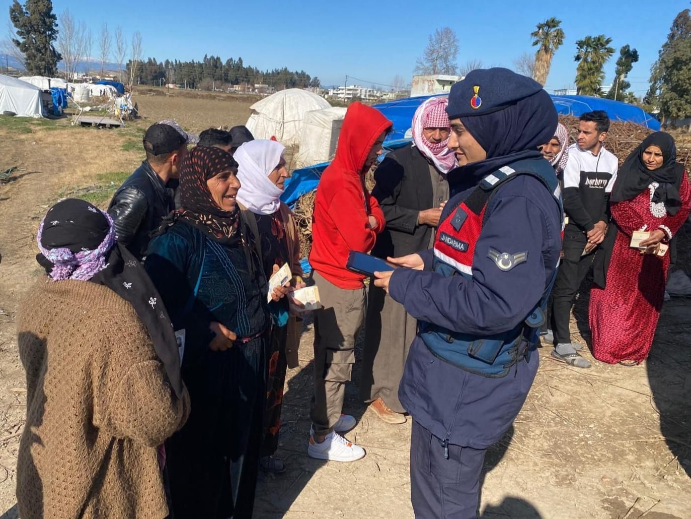 Authorities catch foreign nationals who enter the country illegally in Mersin and detain suspects for alleged human smuggling, Marsin, Türkiye)