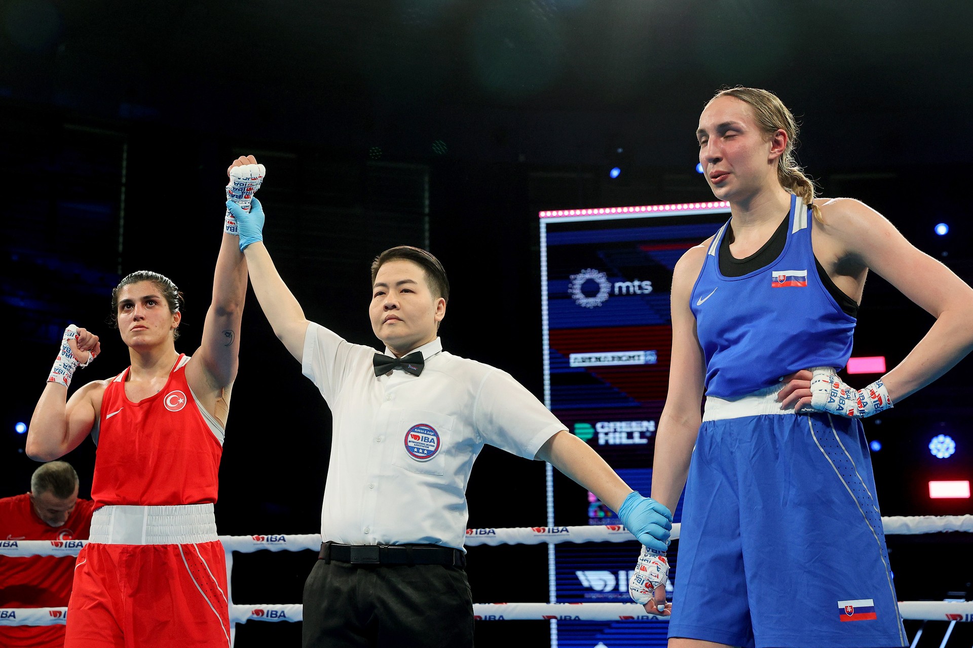 Busenaz Surmeneli wins gold at Women's World Boxing Championship