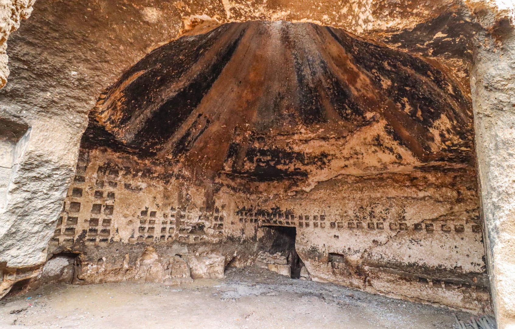 Ancient underground structures in Sanliurfa: Roman columbariums or pigeon houses?