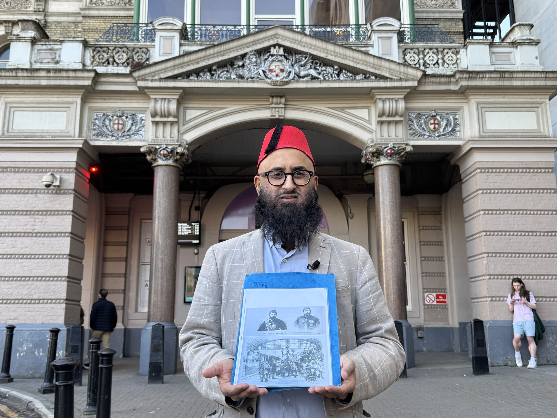 Hindu guide who converted to Islam tracks Turkish and Muslim history in London