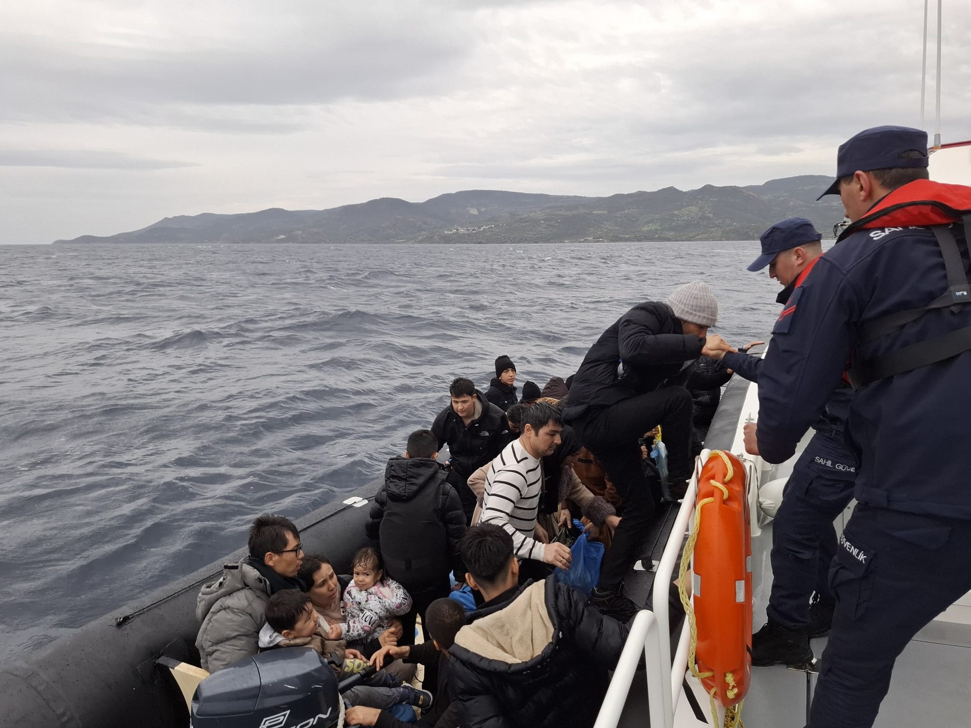 Coast guard rescues 41 irregular migrants off Türkiye's Ayvacik Coast