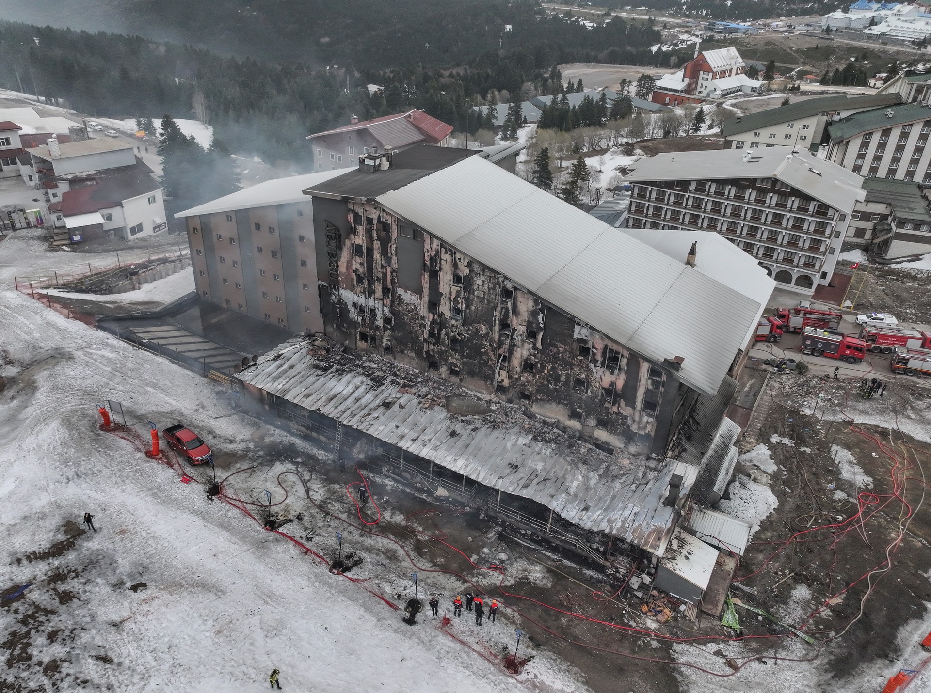 Major fire at Uludag ski resort in Türkiye: Casualities reported