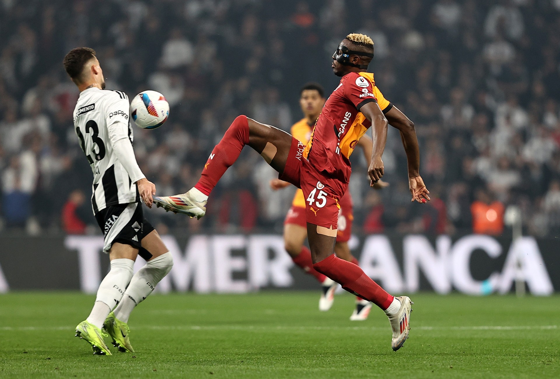 Besiktas ends Galatasaray's 28-match unbeaten streak with 2-1 victory