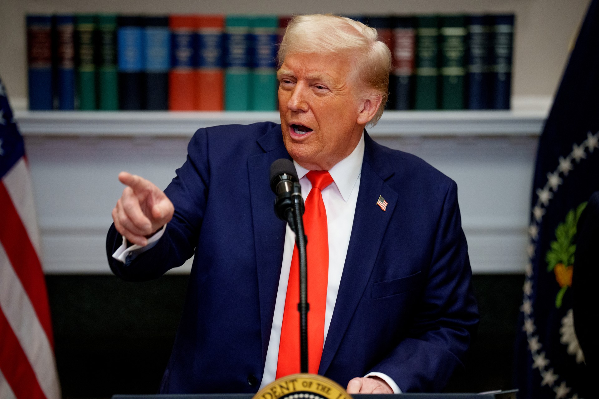 Trade tensions deepen as Canada, Europe, Mexico push back Image