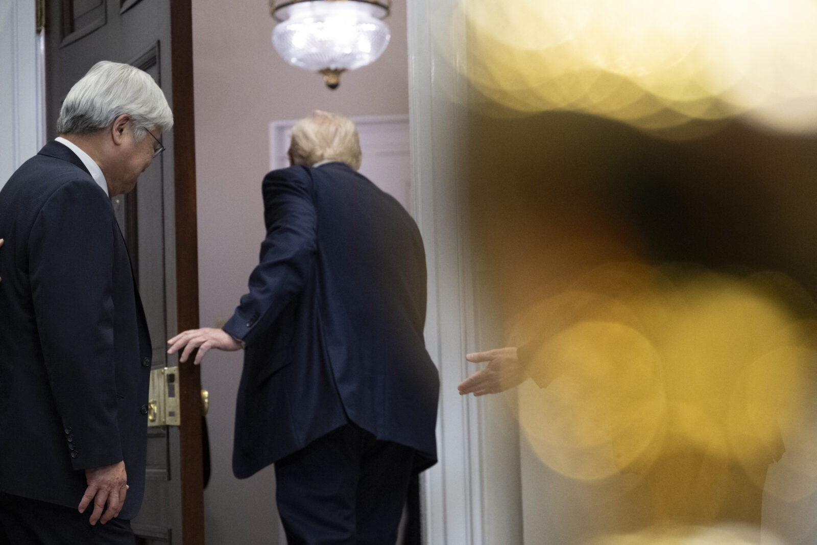 Trump reportedly to halt new weapons sales to Ukraine