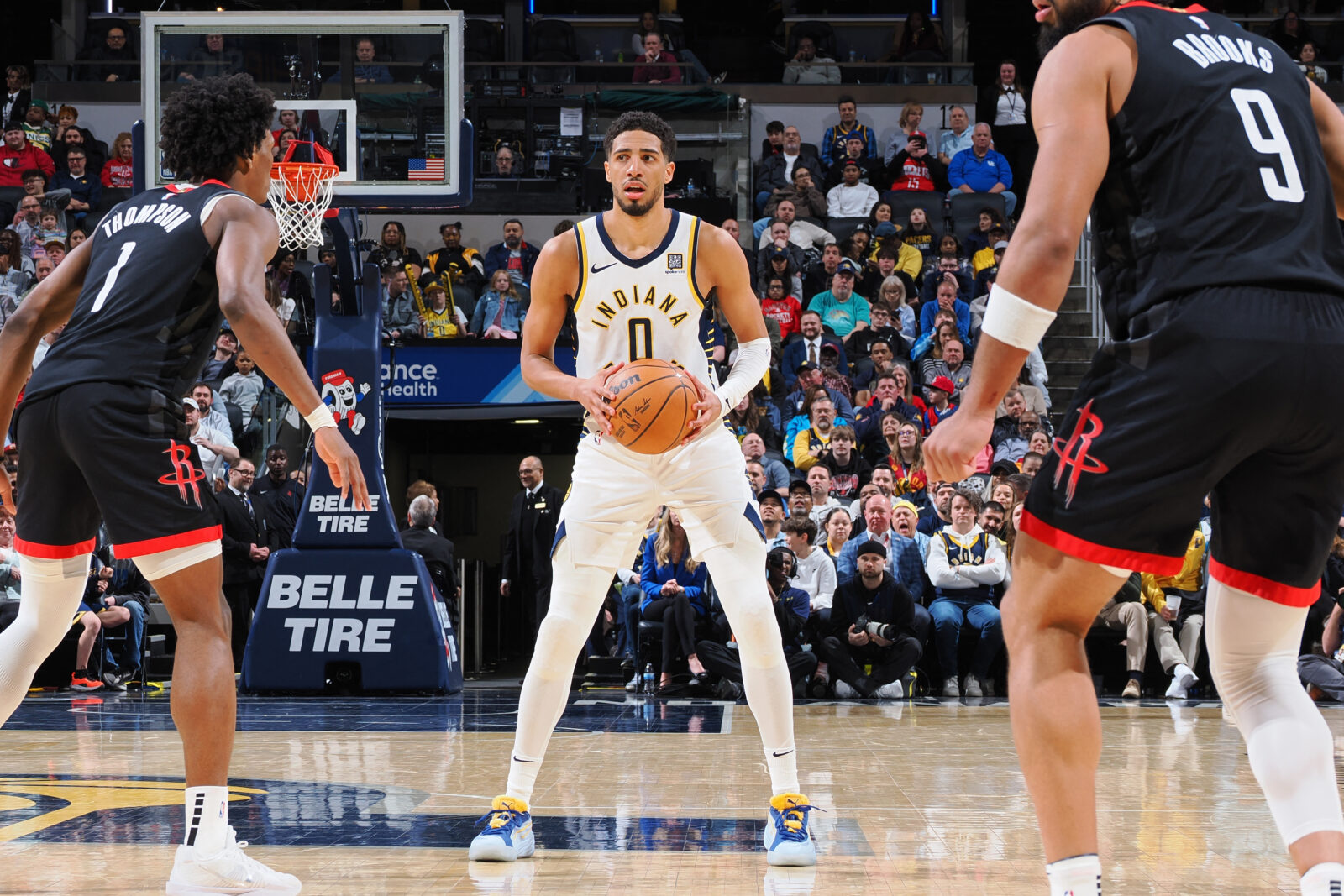 Tyrese Haliburton #0 of the Indiana Pacers handles the ball during the game against the Houston Rockets at Gainbridge Fieldhouse in Indianapolis, Indiana, March 4, 2025. (AFP Photo)