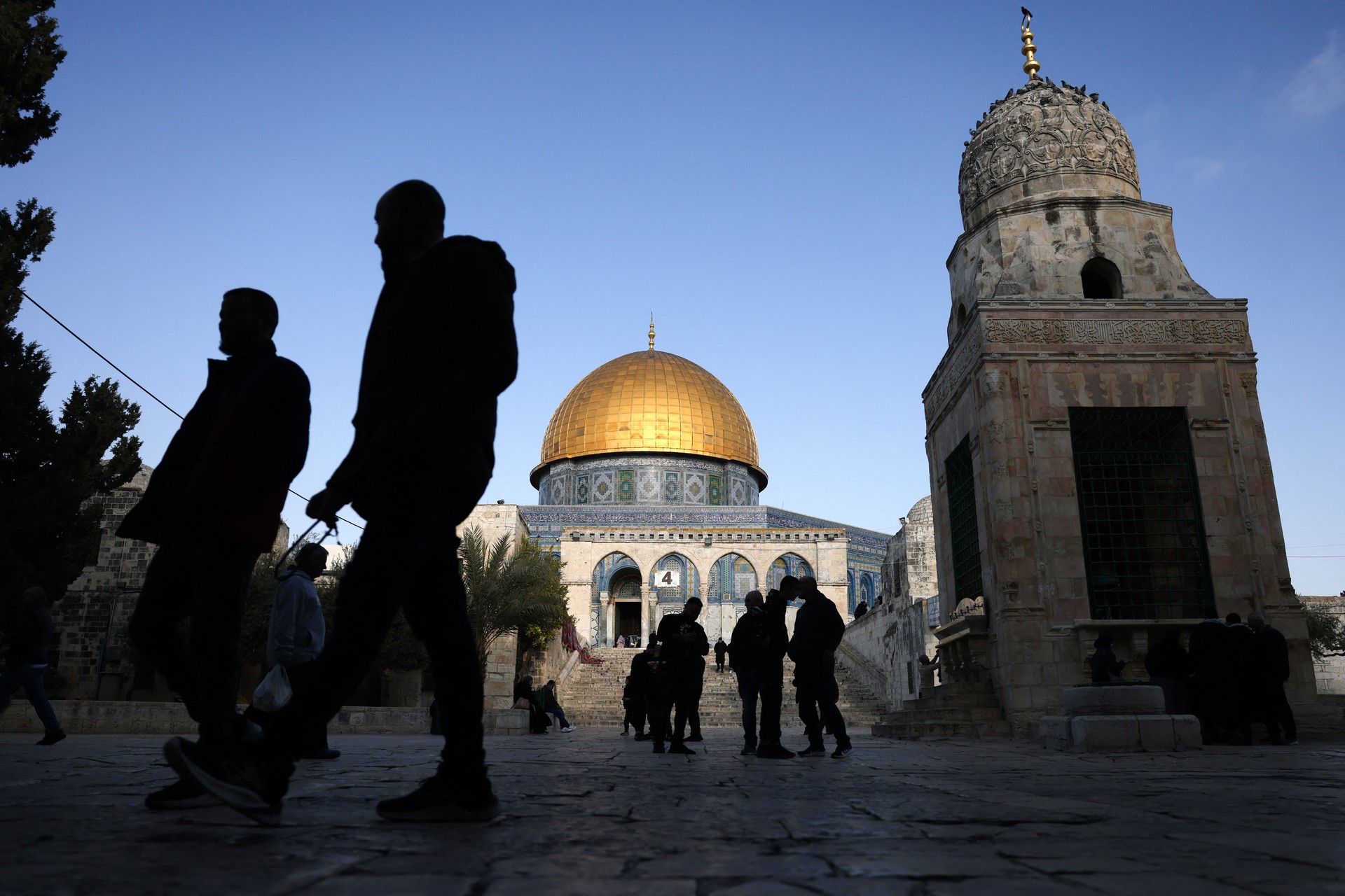 Hamas criticizes Israel's ban on Al-Aqsa Muslim prayers during Ramadan