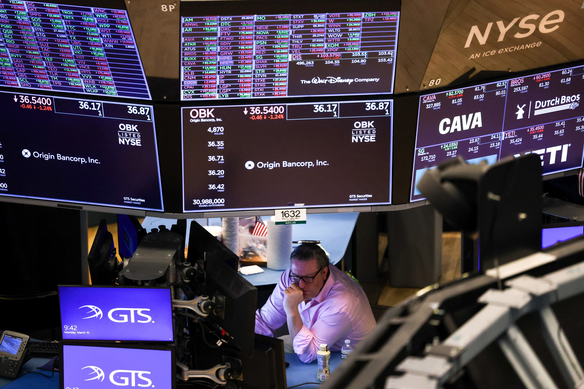 US stocks plunge amid recession fears, Nasdaq sees worst day since 2022