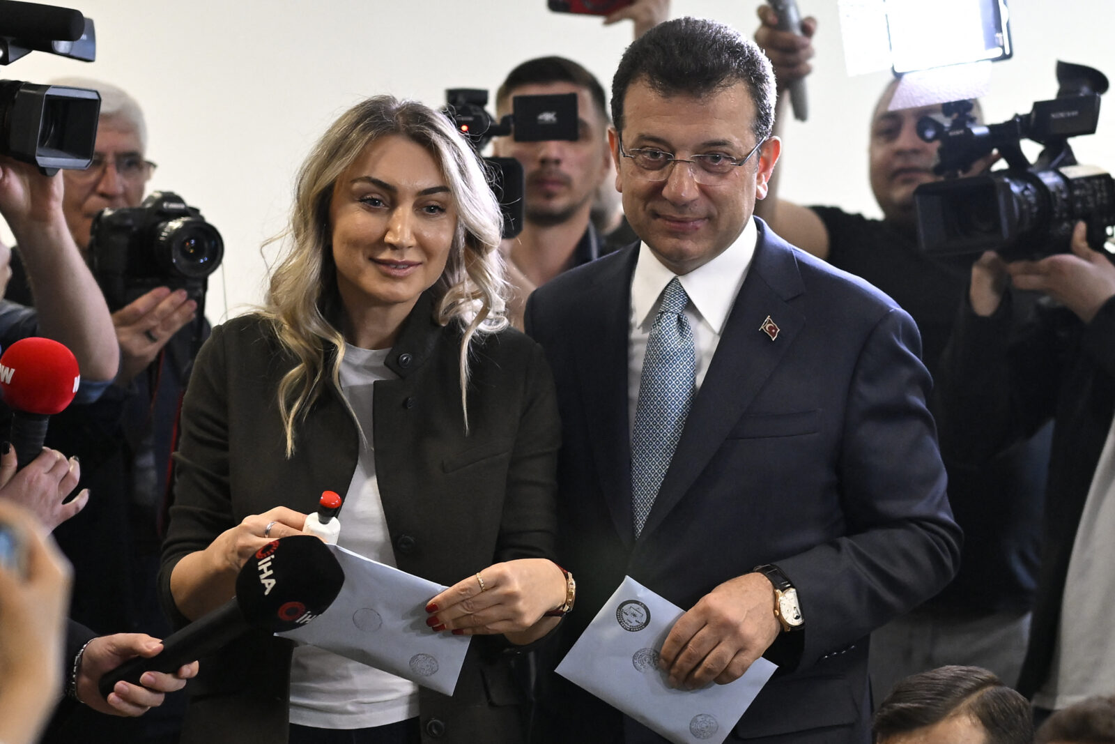 Then-incumbent Istanbul's mayor and mayoral candidate Ekrem Imamoglu (R) and his wife Dilek Imamoglu get ready to cast their ballot for the municipal elections, in Istanbul, Türkiye on March 31, 2024. (AFP Photo)