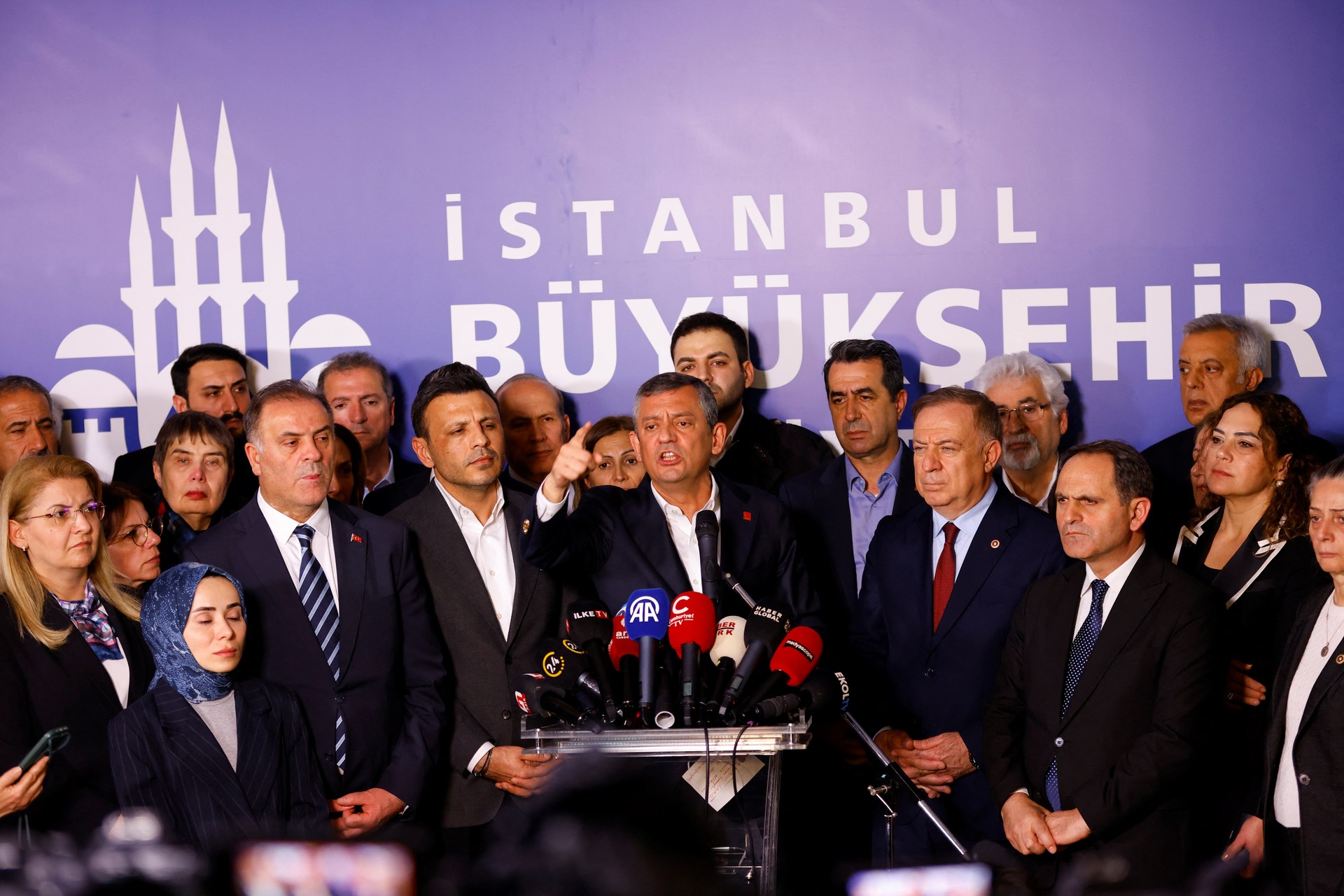 CHP chair defends Imamoglu over tender probe at Istanbul municipality