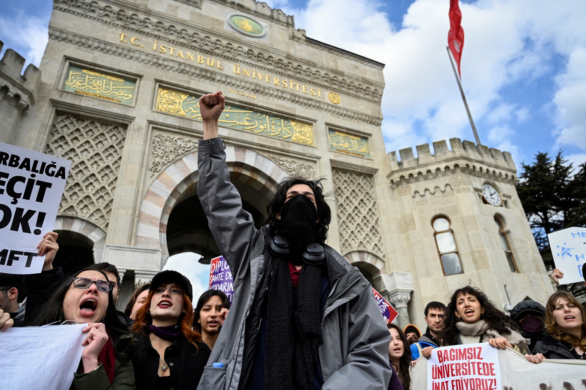 Imamoglu probe: Officials warn against disinformation amid student protests in Istanbul