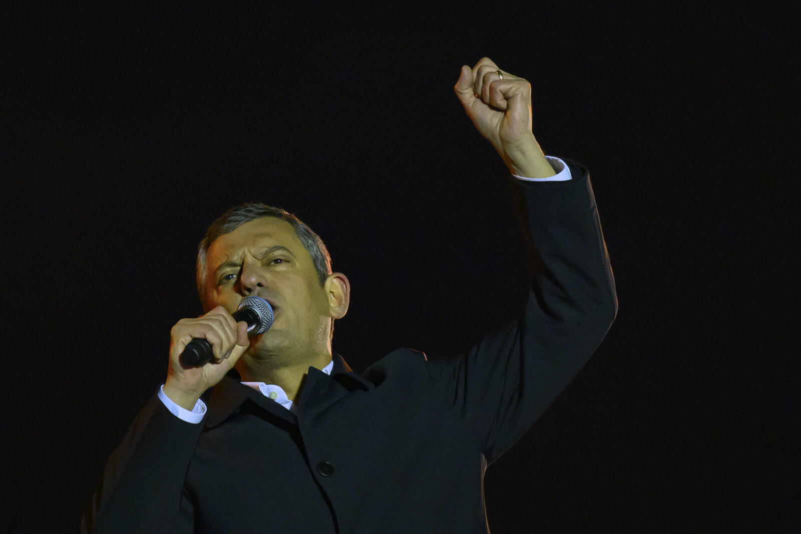 Ozgur Ozel, leader of the main opposition, the Republican People's Party (CHP), addresses supporters of then-Istanbul Mayor Ekrem Imamoglu outside Istanbul Municipality following his arrest over corruption in Istanbul on March 19, 2025. (AFP Photo)