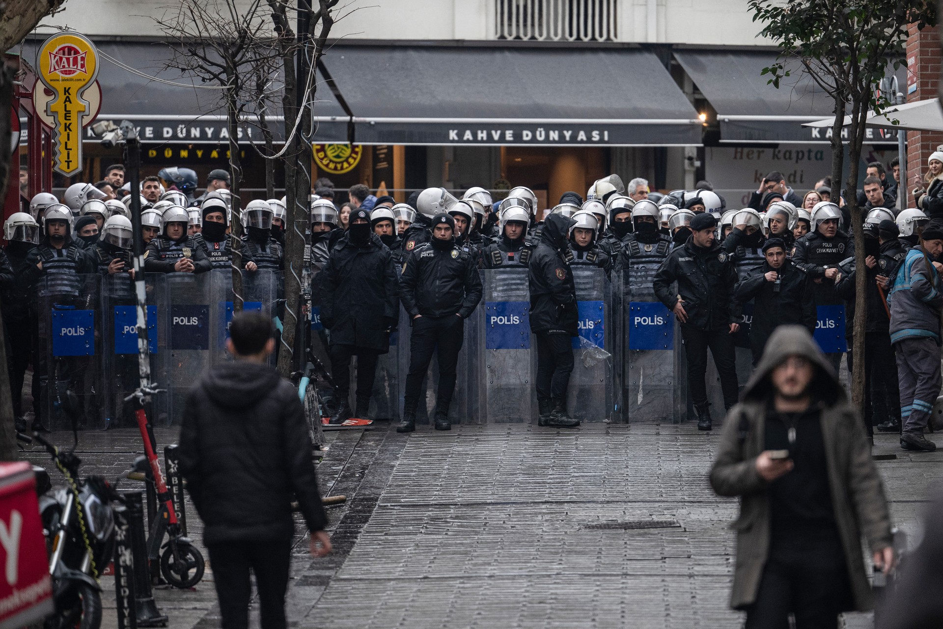 Istanbul public transport in lockdown for May 1 demonstrations Image