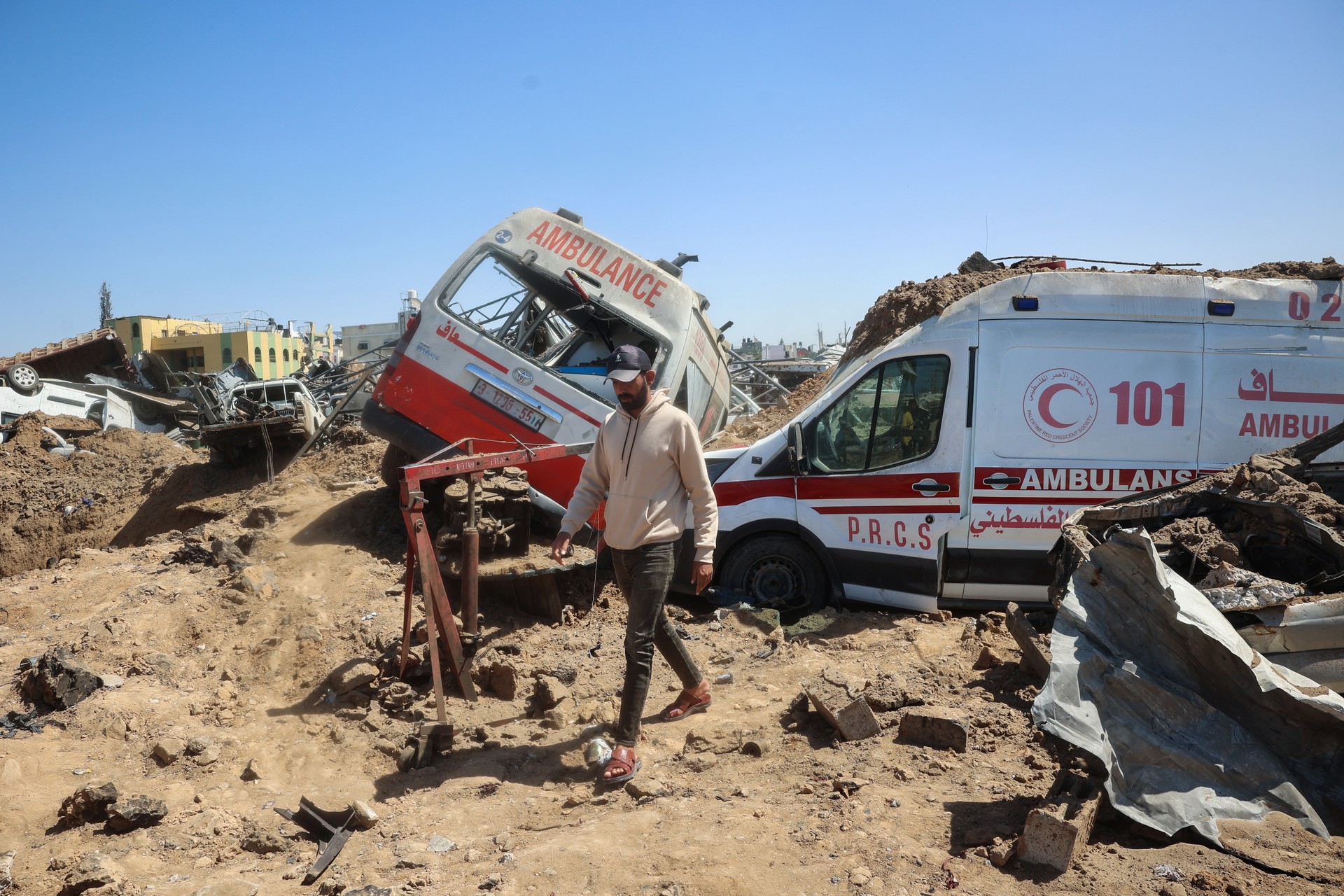 Dutch FM summons Israeli ambassador over deaths of 15 aid workers in Gaza Image