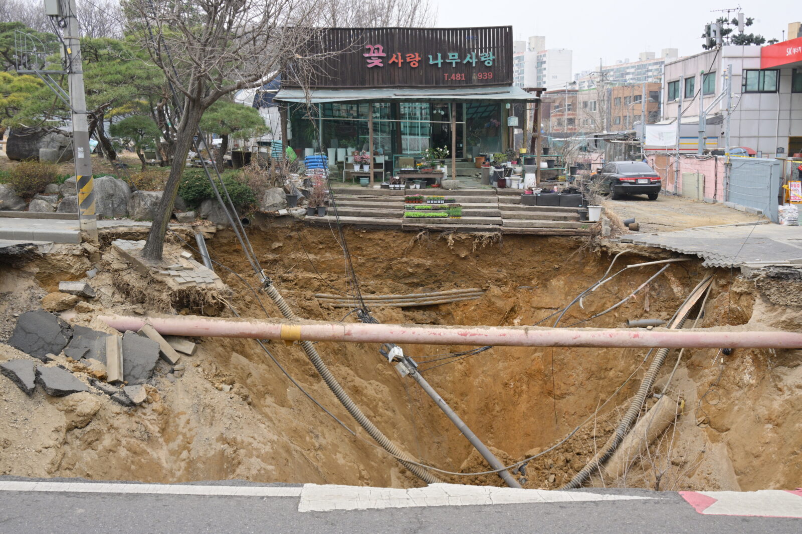 A general view shows a sinkhole outside a plant shop on a road in Seoul on March 25, 2025. (AFP Photo)