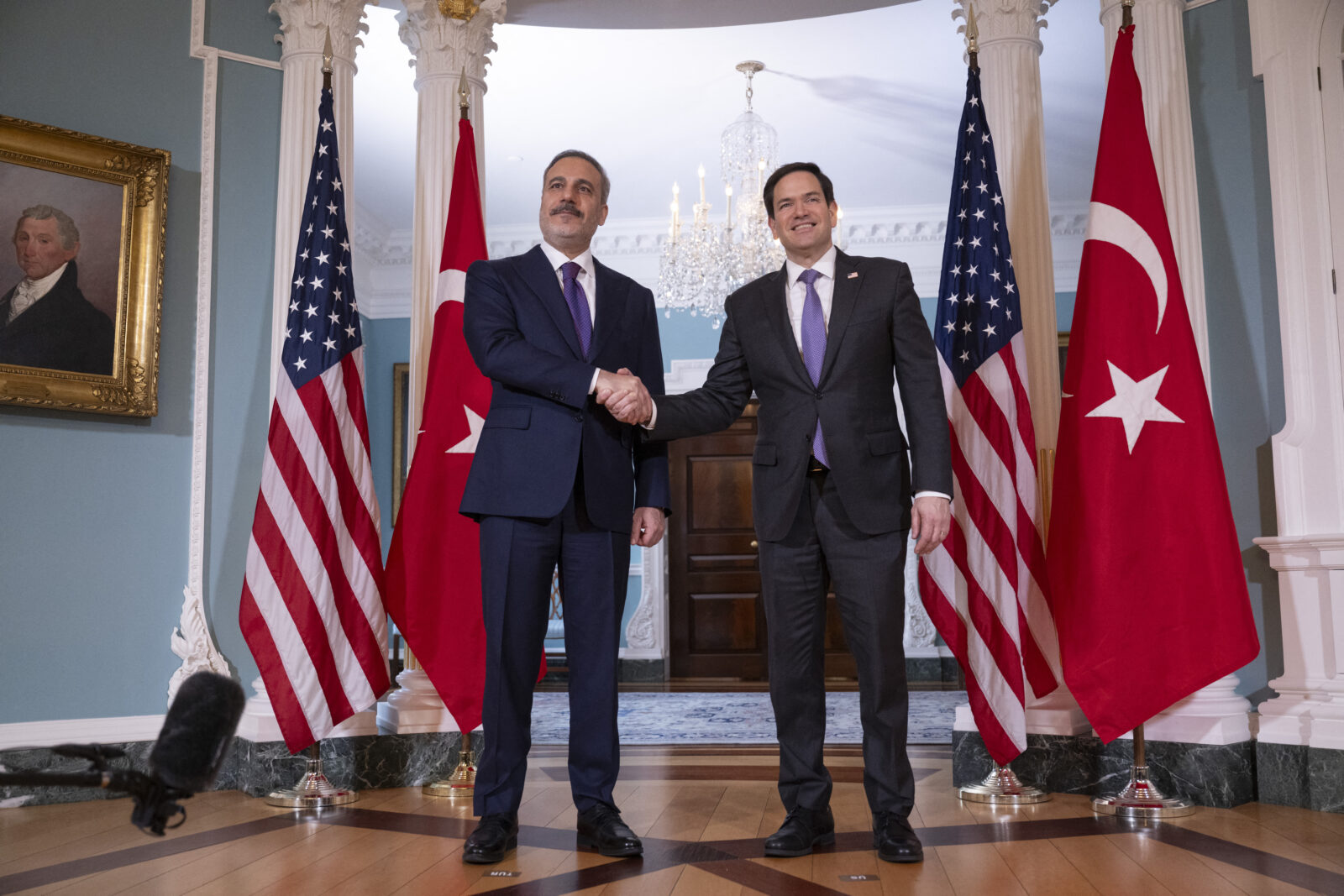 US Secretary of State Marco Rubio shakes hands with Turkish Foreign Minister Hakan Fidan in the Treaty Room of the State Department in Washington, DC, on March 25, 2025 (AFP Photo)