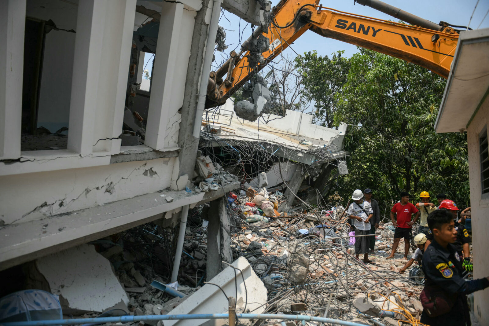 Myanmar earthquake tragedy: Death toll surpasses 1,000 as rescuers race against time