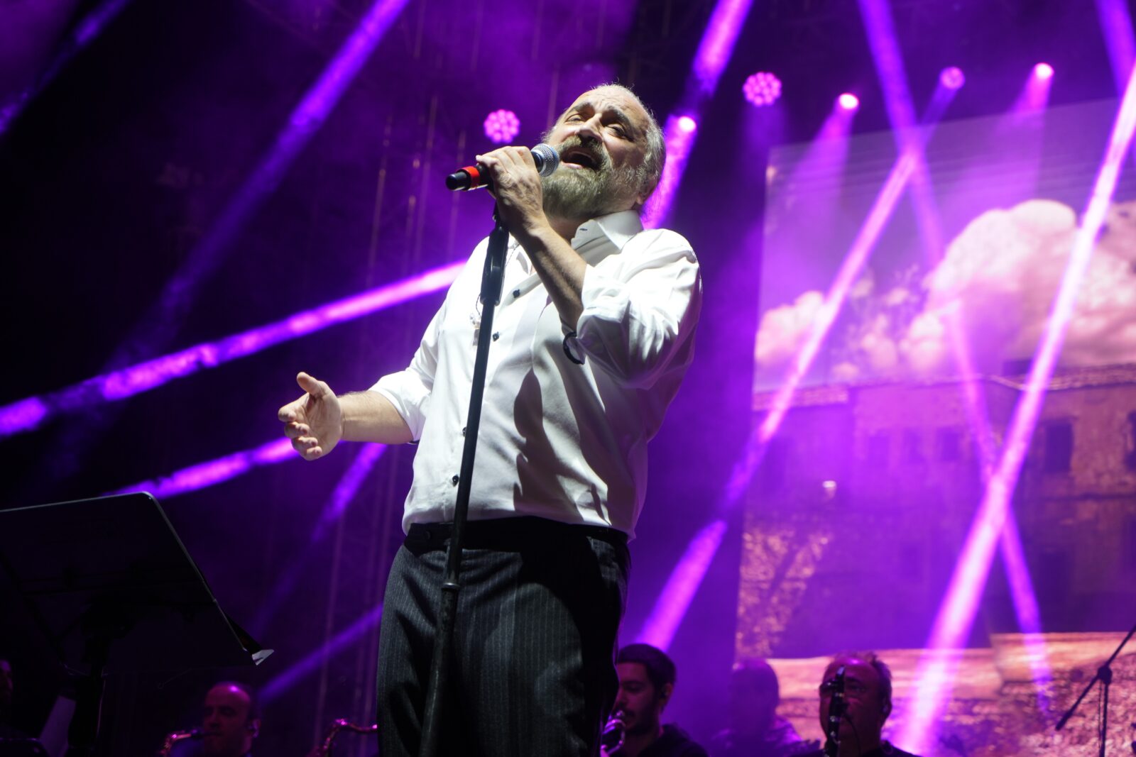 Singer Volkan Konak dies on stage during concert in Turkish Cyprus