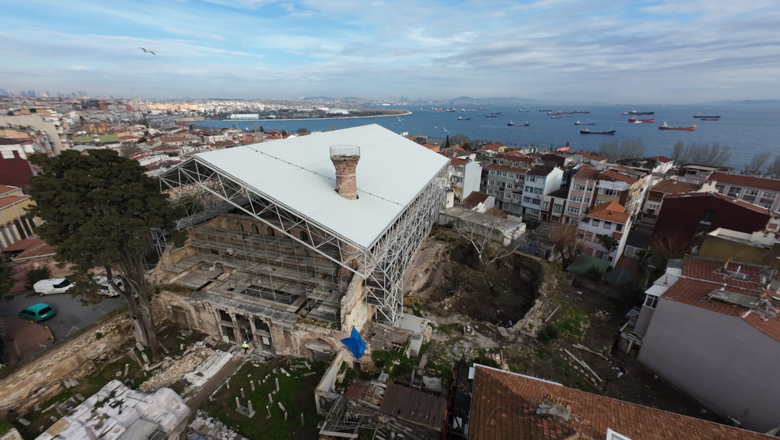 While the Temporary Space Frame System Roof was installed at Imrahor Ilyas Bey Mosque, the roof was sealed for the first time in 100 years. (IHA Photo)