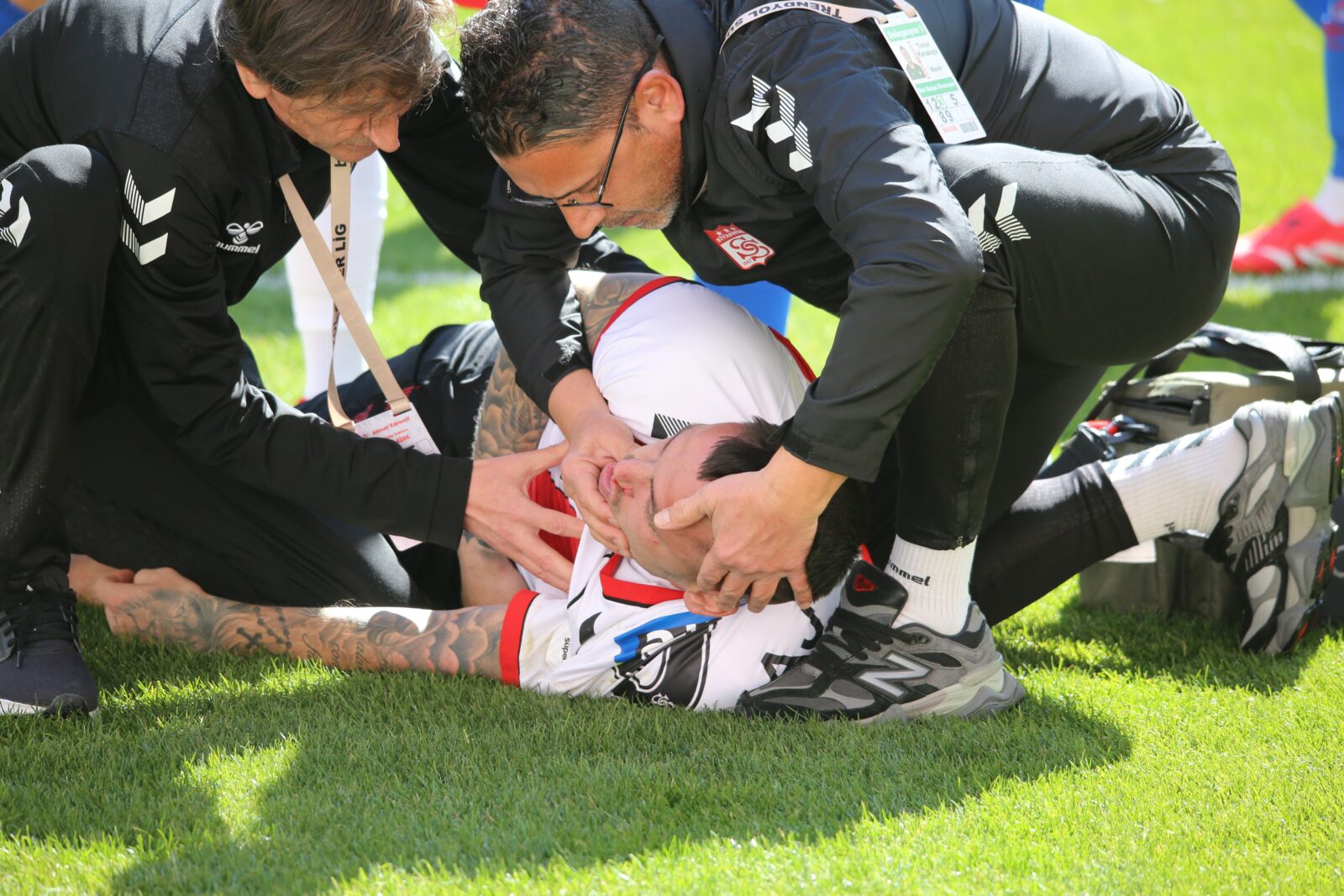 Sivasspor medical staff attend to Rey Manaj after he collapsed on the pitch following a collision during the match against Göztepe in Sivas, Türkiye, on Mar. 9, 2025. (IHA Photo)