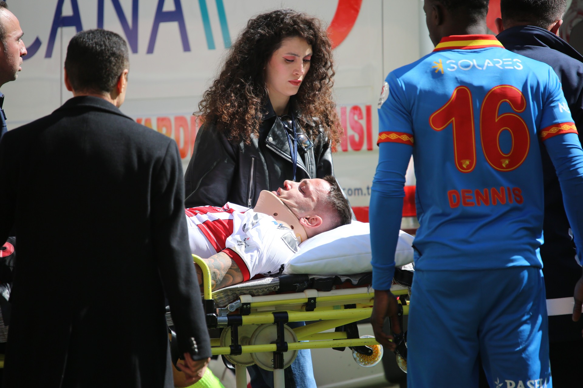 Sivasspor’s Albanian striker Manaj collapses, rushed to hospital unconscious