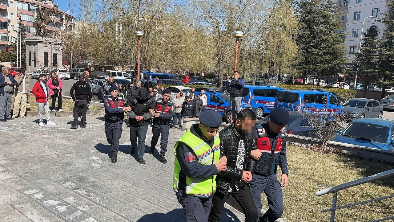 Suspects attempting to sell a medieval mummy in Nigde are escorted to court following a police operation, Nigde, Türkiye, March 13, 2025. (IHA Photo)
