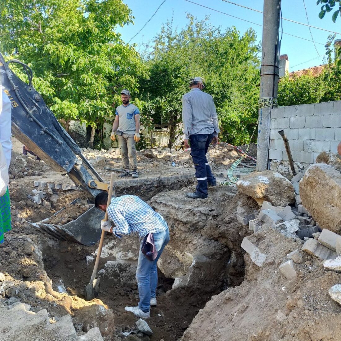 A historical sarcophagus was found during ongoing infrastructure works in Kale district of Denizli, Türkiye. (IHA Photo)