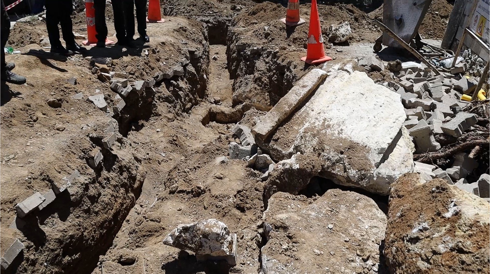Ancient sarcophagus discovered during infrastructure works in Türkiye's Denizli
