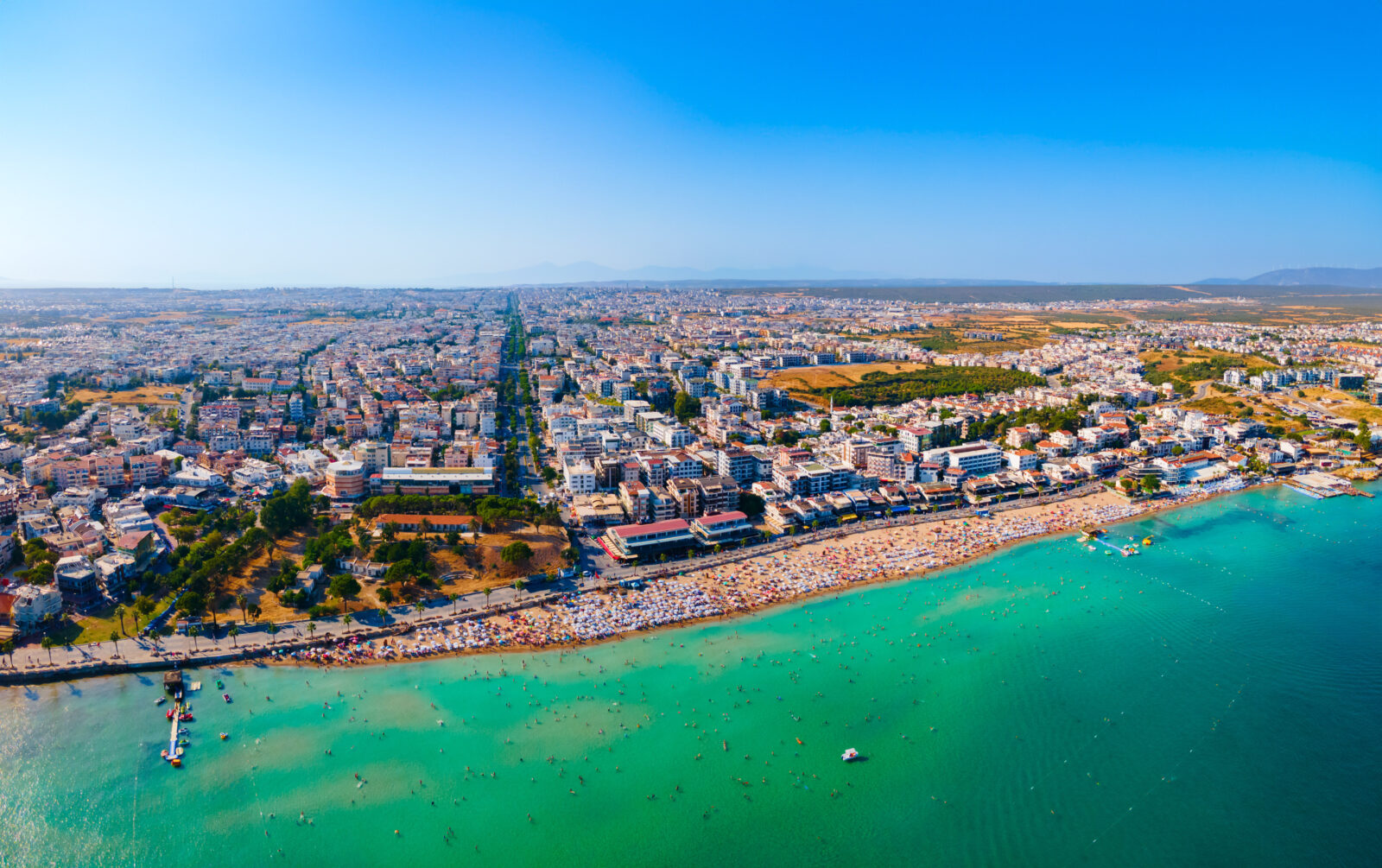 Altinkum Beach stretches along Didim’s bustling seafront, Aydin, Türkiye. (Adobe Stock Photo)