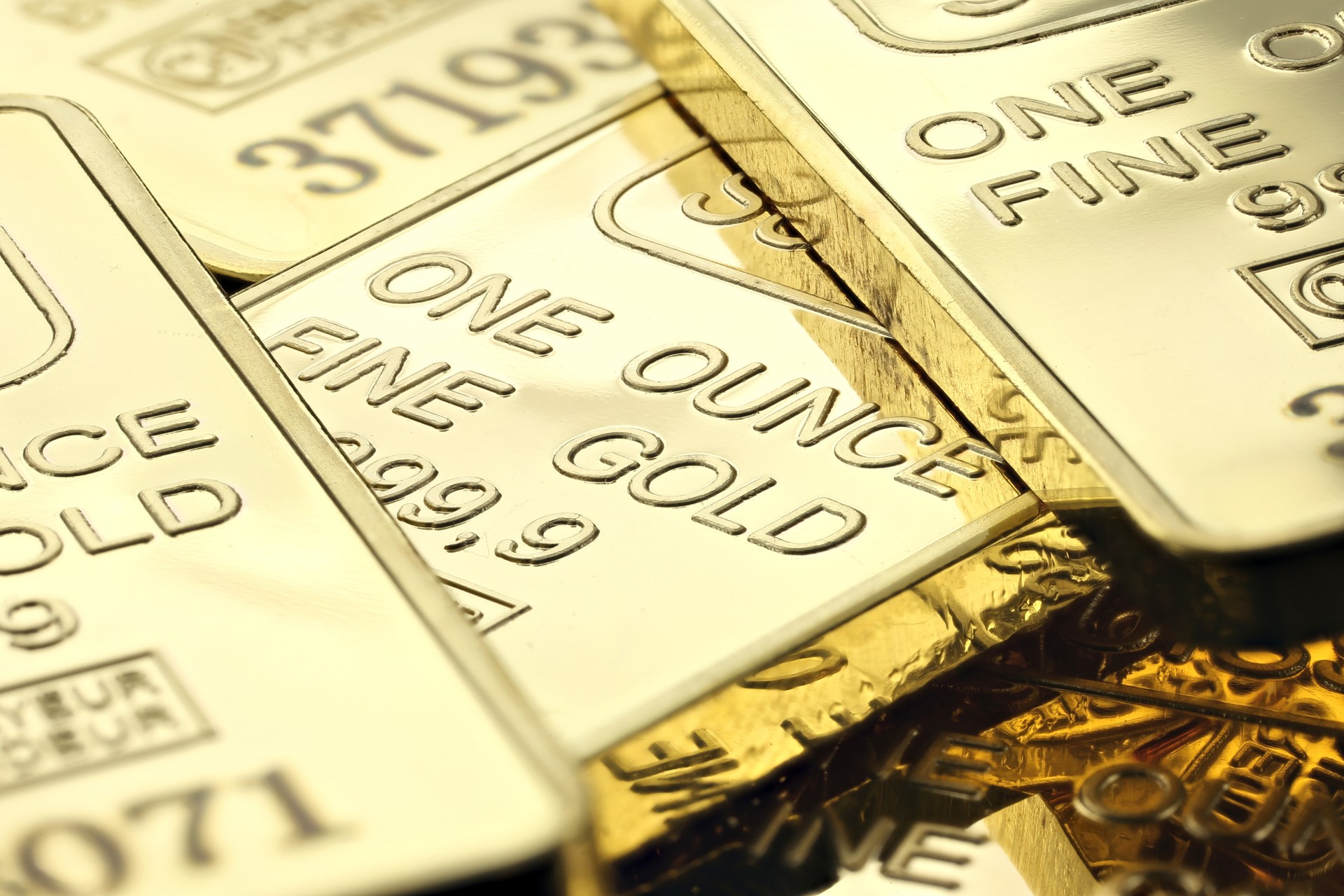 Gold dip offers buying opportunity amid mounting rout, analysts say