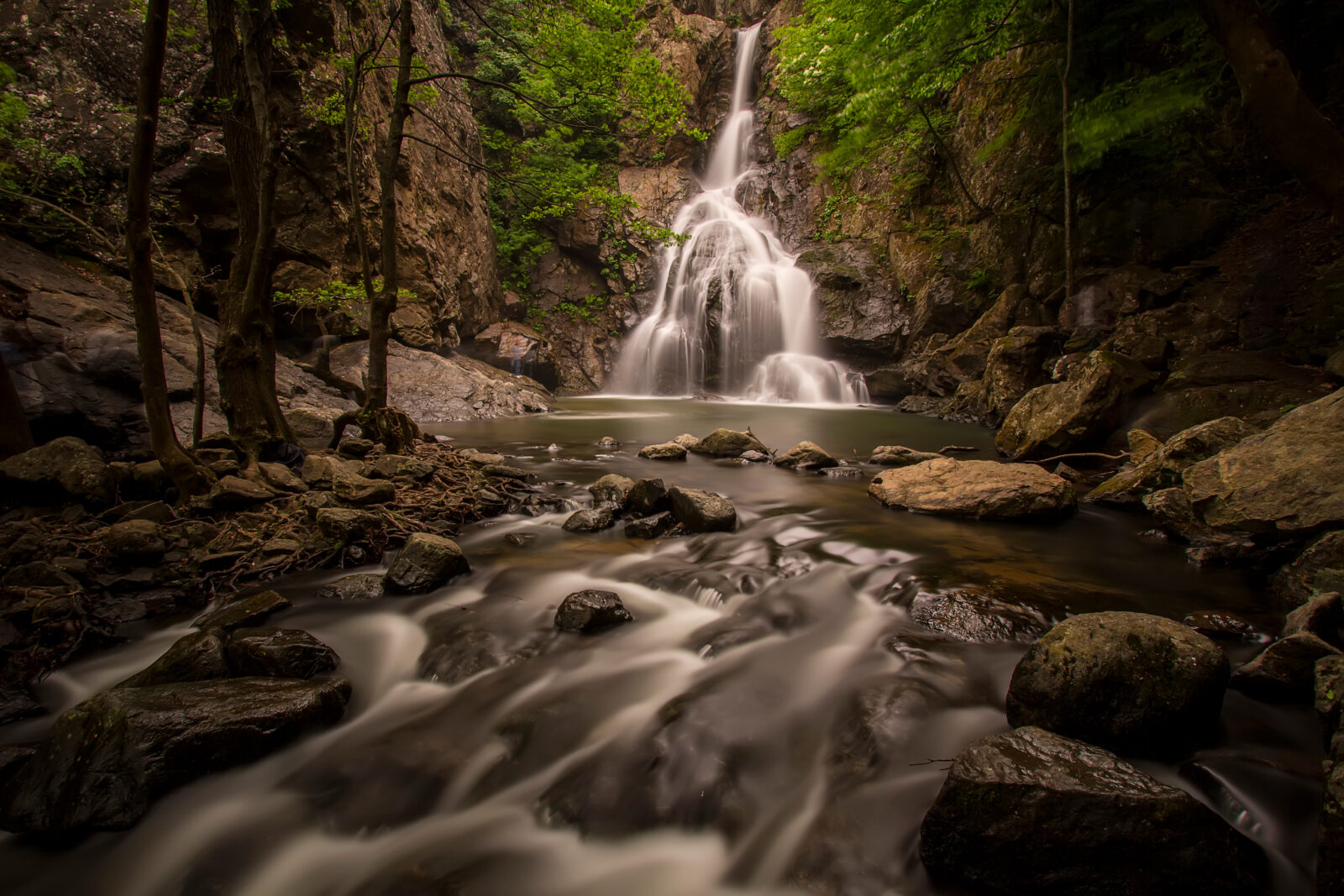 Erikli Waterfall cascades through lush greenery, offering a peaceful retreat near Istanbul, Yalova, Türkiye. (Adobe Stock Photo)