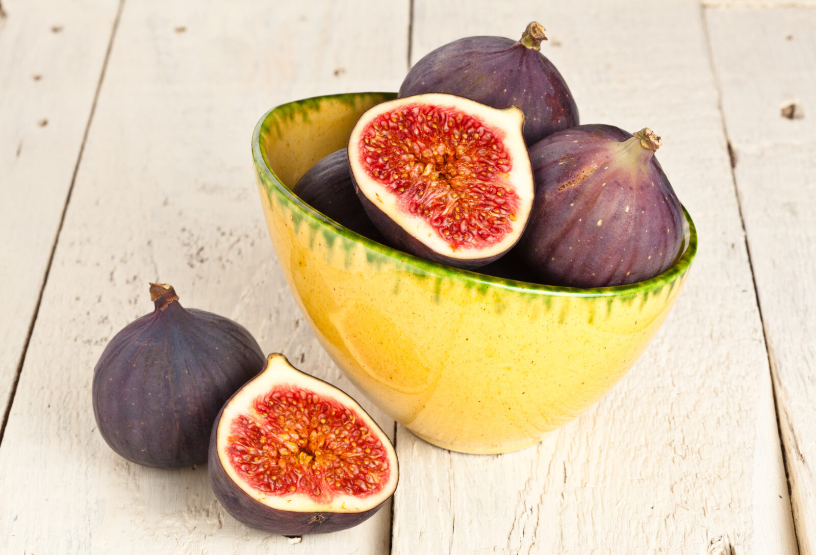 A bowl of freshly harvested Bursa's black figs sits on a wooden surface. (Adobe Stock Photo)