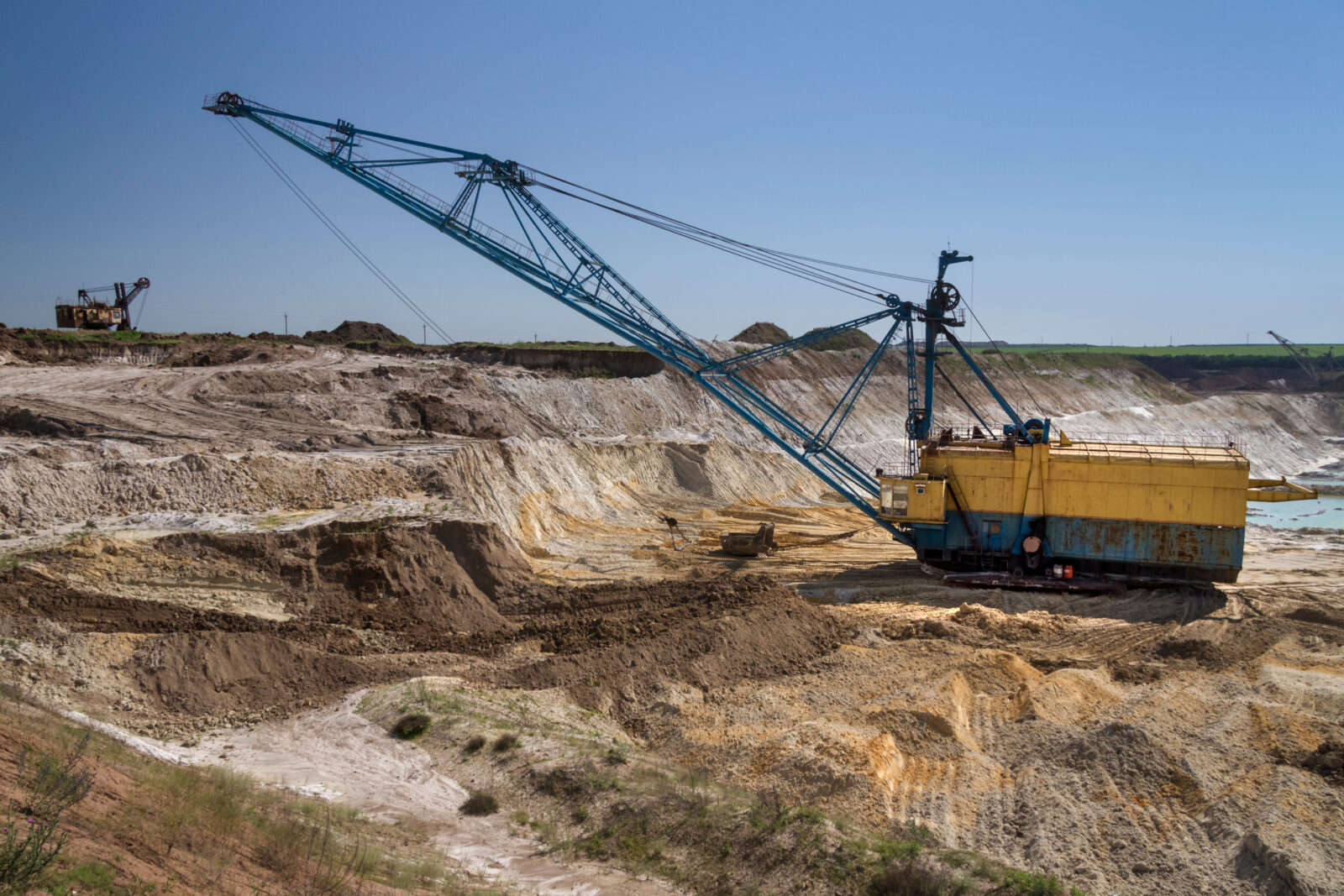 A walking dragline excavator performs overburden stripping in a clay pit, Zaporizhia region, Ukraine, Jan., 2015. (Photo via X)